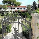 Bed & Breakfast Kleine Hexe Пировац