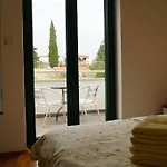 Bed & Breakfast Kleine Hexe Pensjonat Pirovac