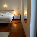 Bed & Breakfast Kleine Hexe Гостевой дом Пировац