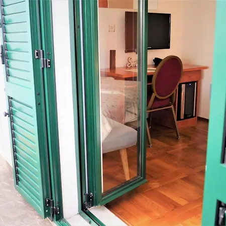 Bed & Breakfast Kleine Hexe Гостевой дом Пировац