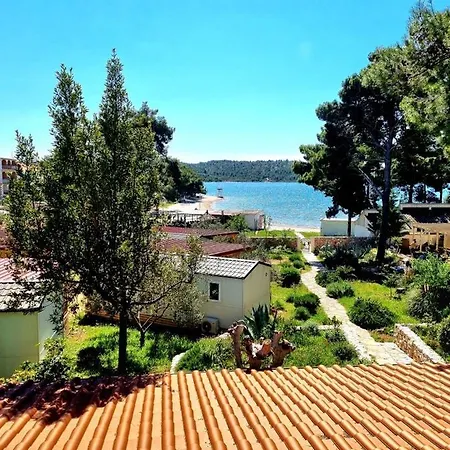 Kleine Hexe 3* Pirovac