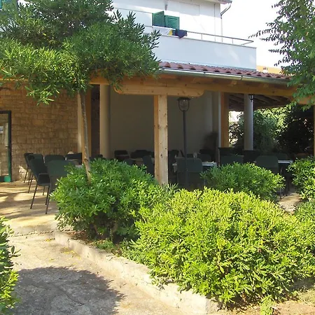 Kleine Hexe בית הארחה 3*