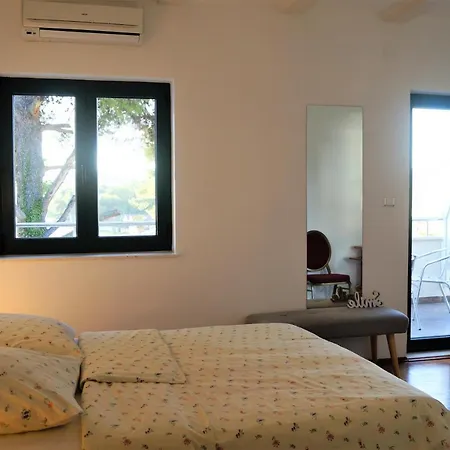 Gasthof Kleine Hexe Pirovac