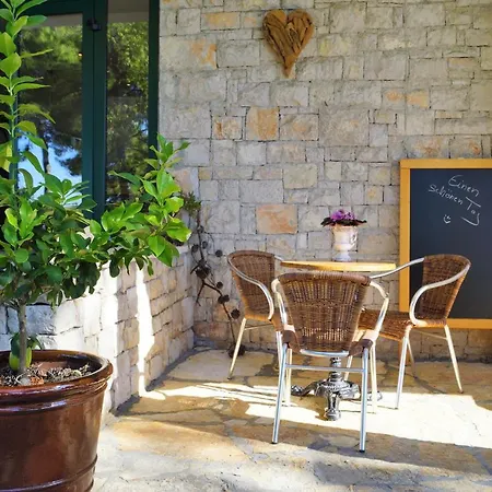 Gasthof Kleine Hexe Pirovac