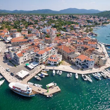 Gasthof Kleine Hexe Pirovac