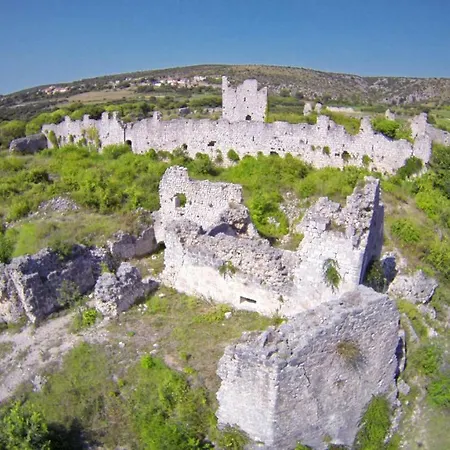 Kleine Hexe 3* Pirovac