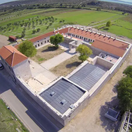 Gasthof Kleine Hexe Pirovac