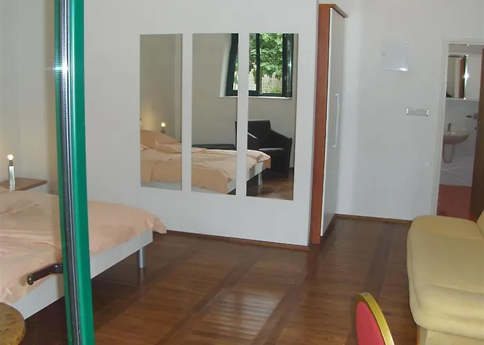 招待所 Bed & Breakfast Kleine Hexe 3*