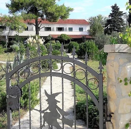 Bed&Breakfast Kleine Hexe Pirovac
