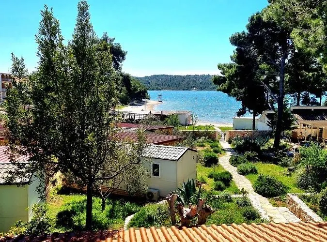 Bed&Breakfast Kleine Hexe 3* Pirovac