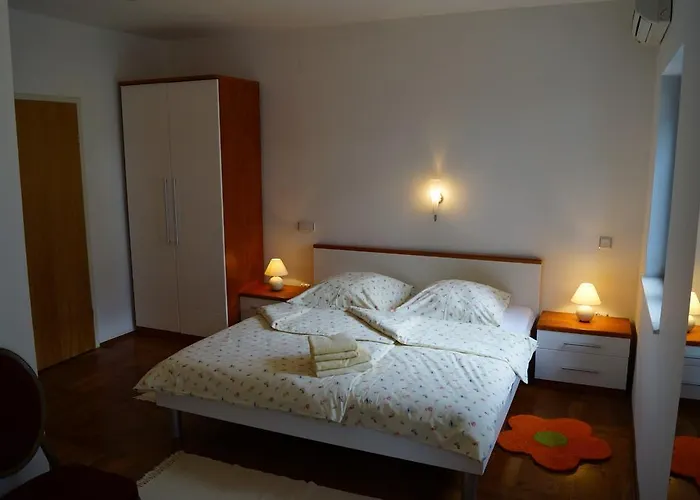 Bed&Breakfast Kleine Hexe 3* Pirovac