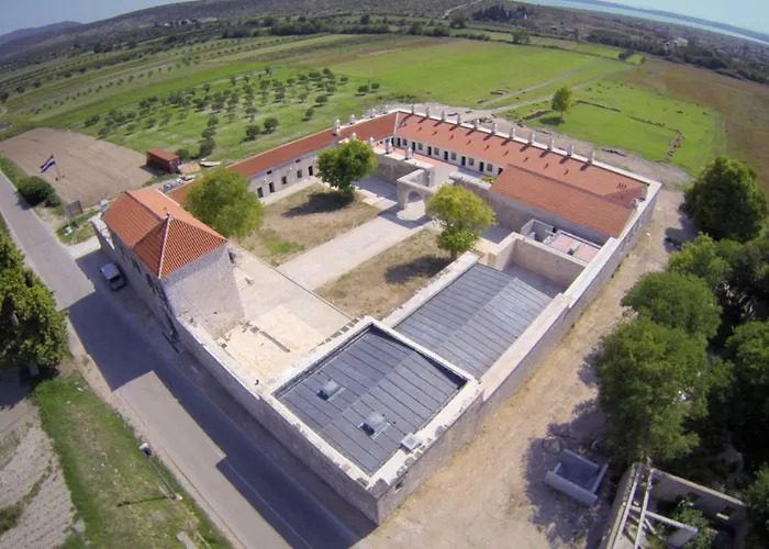 Gasthof Bed&Breakfast Kleine Hexe Pirovac